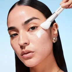 001 Serum + Moisturizer Brush*MAC COSMETICS