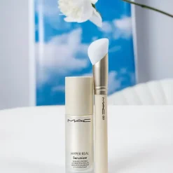 001 Serum + Moisturizer Brush*MAC COSMETICS