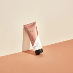 Hot ST TROPEZ Gradual Tan Daily Tinted