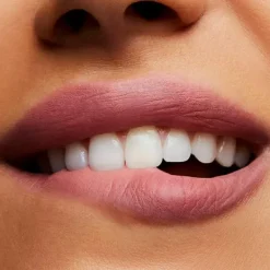 Hot Powder Kiss Lipstick Pintalabios