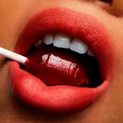 Hot Powder Kiss Lipstick Pintalabios