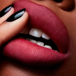 Hot Powder Kiss Lipstick Pintalabios