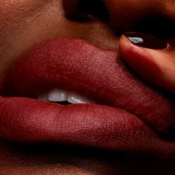 Hot Powder Kiss Lipstick Pintalabios