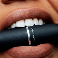 Hot Powder Kiss Lipstick Pintalabios