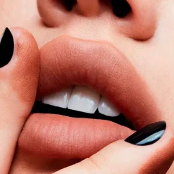 Hot Powder Kiss Lipstick Pintalabios