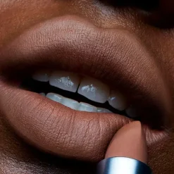 Hot Powder Kiss Lipstick Pintalabios