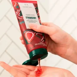 Sale THE BODY SHOP Shower Scrub Strawberry