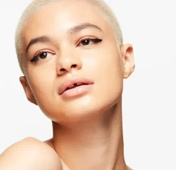 Strobe Dewy Skin Tint*MAC COSMETICS