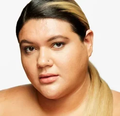 Strobe Dewy Skin Tint*MAC COSMETICS