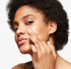 Strobe Dewy Skin Tint*MAC COSMETICS