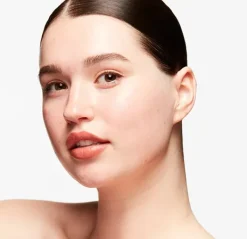 Strobe Dewy Skin Tint*MAC COSMETICS