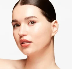 Strobe Dewy Skin Tint*MAC COSMETICS