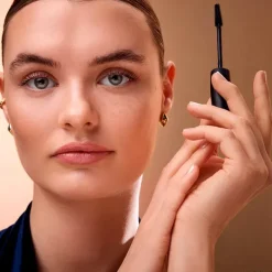 Hot Wonder Woman Máscara Glam & Doll Máscara De Pestañas